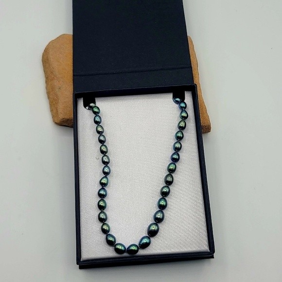 Honora Genuine Freshwater Pearl Necklace - New In Box 65$